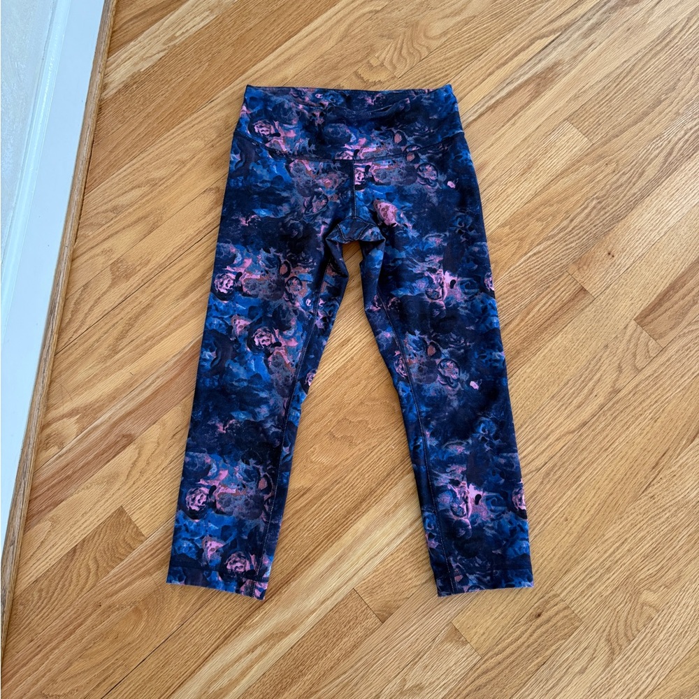 Lululemon capri leggings size 6 Floral patterned